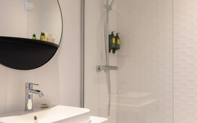 Отель Leonardo Boutique Opera