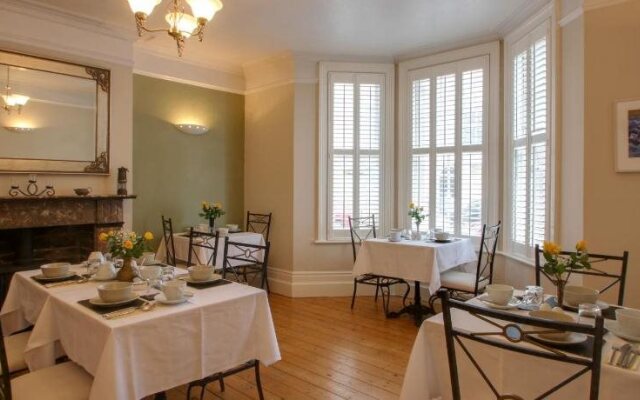 Gyves Guest House