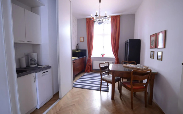 Crystal Suites Old Town