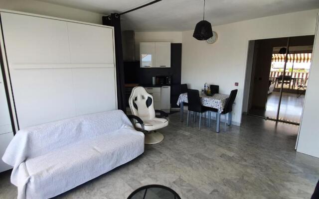 Superbe appartement plage SAINT-LAURENT DU VAR