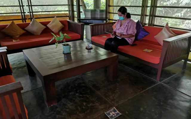 Khaolak Wanaburee Resort