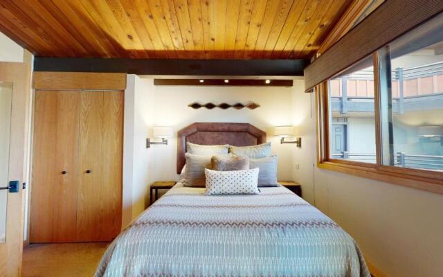 Laurelwood Condominiums Studio Premier Unit 211