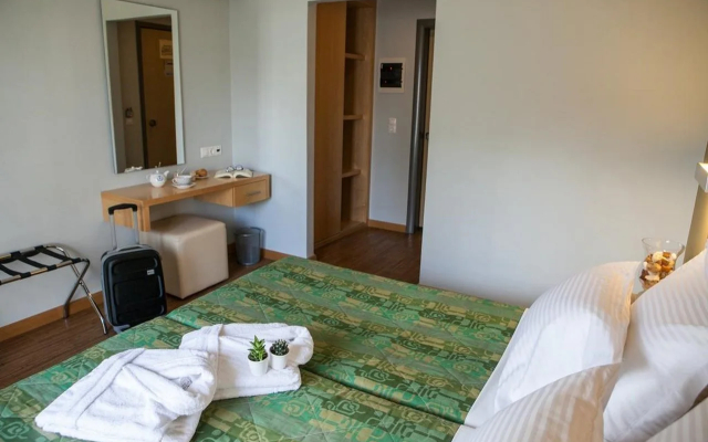 Kronos Hotel