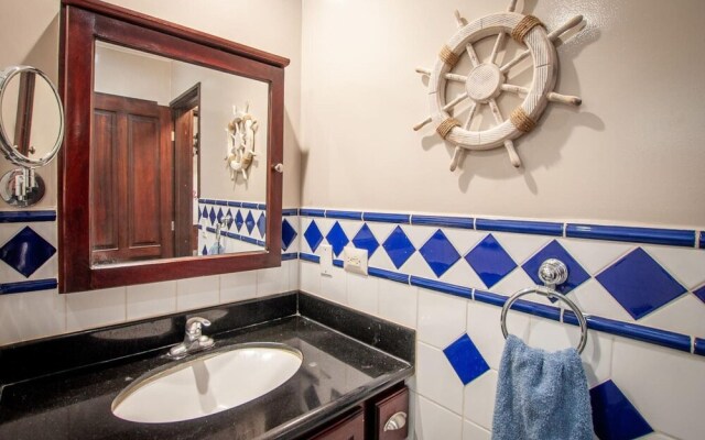 Elegant House 3-bed/2-bath With Large BBQ Patio