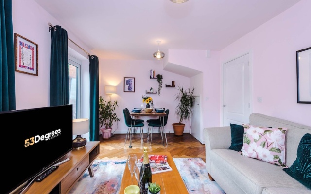 Spacious 2 Bed Perfect for Couples With Parking