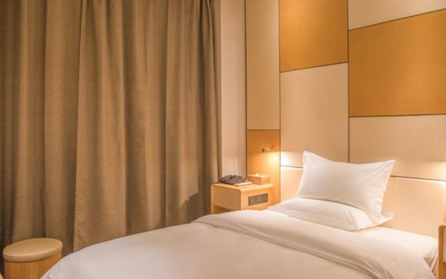 Starway Hotel Shihezi Municipal Government – Guest Rooms – Shihezi