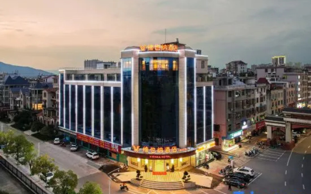 Vienna Hotel (Zhangzhou Xingguo General Park Branch)