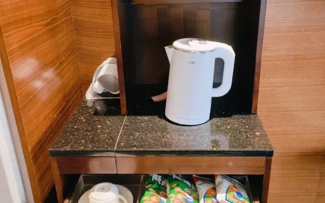 Via Hotel Breeze