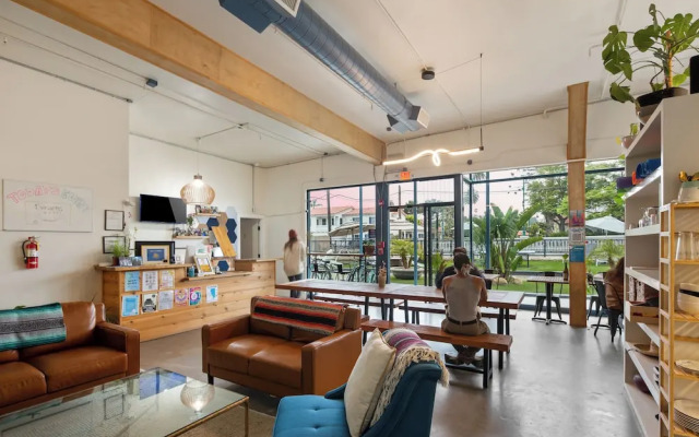 ITH Santa Barbara Beach Hostel