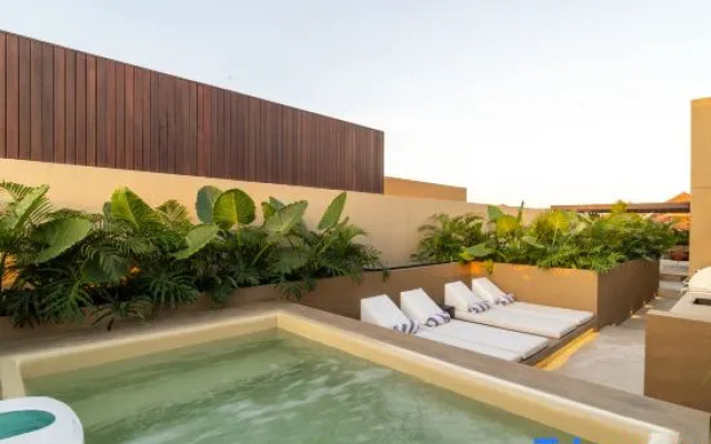 Modern Villa with Rooftop Pool, 500m to Berawa Beach