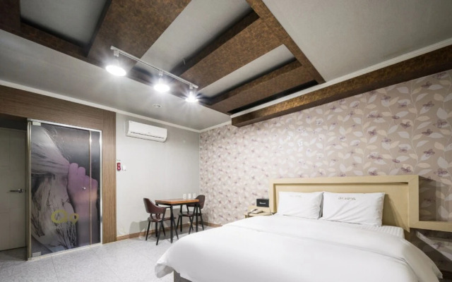 Q9 Motel Gumi