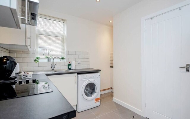 Bedford Hospital Studio Apartment - Victoria B