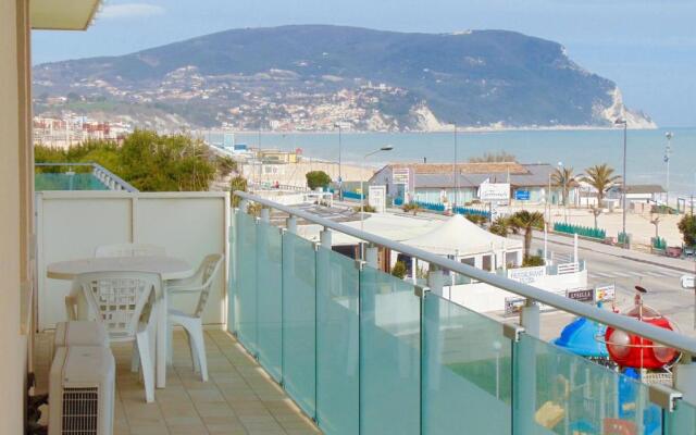 M62 - Marcelli, attico fronte mare