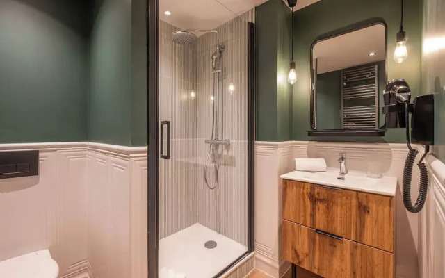West Paris Suite