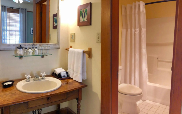 McCloud Hotel