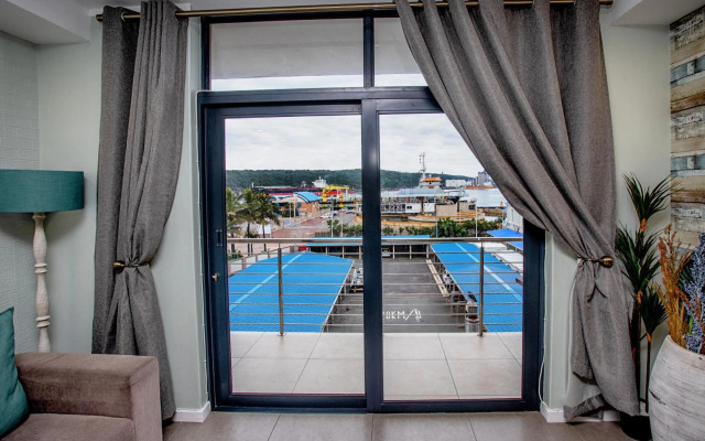 uSHAKA WATERFRONT - LUXURIOUS LAVISH LOOKER