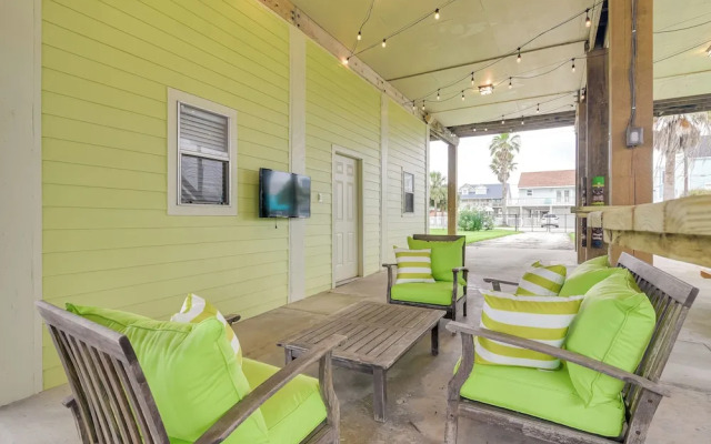 Private Dock & Kayaks: Coastal Gem in Galveston