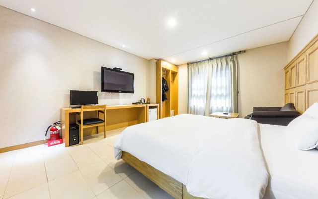 F HOTEL Yeongdeungpo