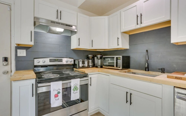 Modern Poconos Chalet w/ Private Hot Tub, Fire Pit