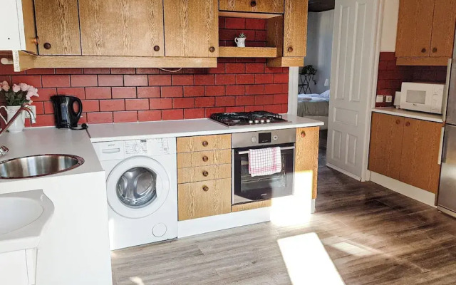 Large 2BR Apt Ideal for Long Stays