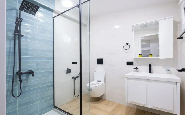 Chic & Modern 4BR Home in Old Tbilisi