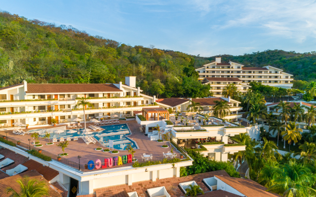 Park Royal Beach Huatulco – All Inclusive