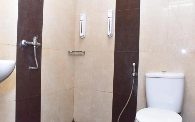 RedDoorz Plus near Sultan Hasanuddin Airport