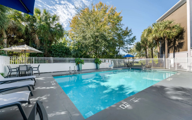 Best Western Plus Universal Inn