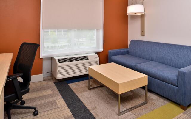 Holiday Inn Express & Suites Cincinnati - Mason by IHG