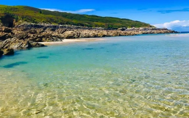 Kitty Unique 60s Caravan set in Pretty Garden