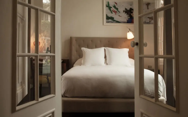 Hotel B
