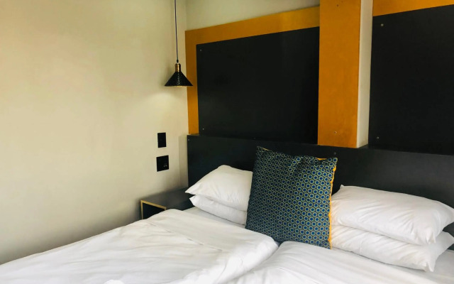 Elephant Springs Hotel