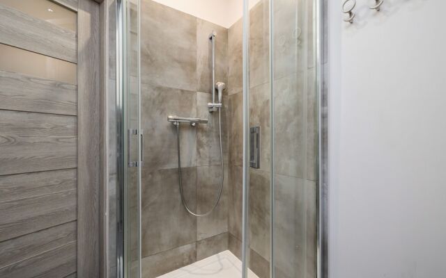 Daszyńskiego Apartment Cracow by Renters