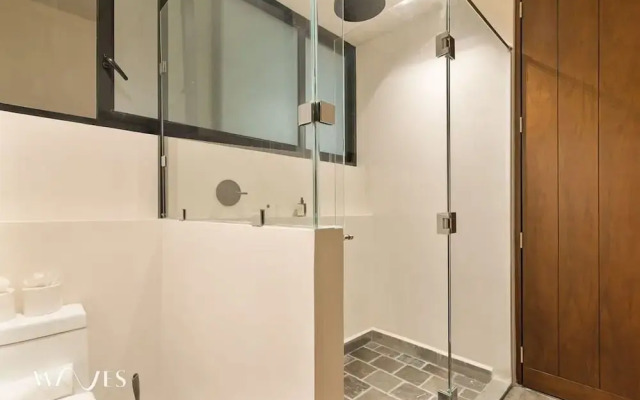 2BR w Private Pool - Steps Away From the Beach