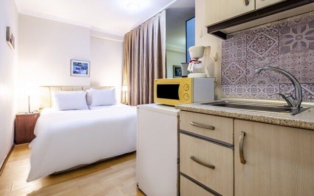 Studio Flat Near Public Transportation in Sisli