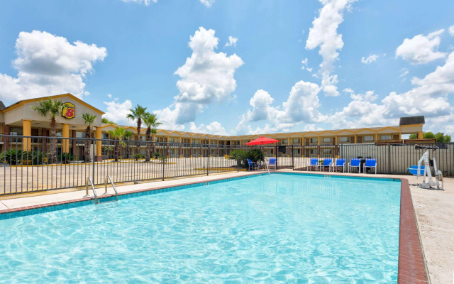 Super 8 Breaux Bridge