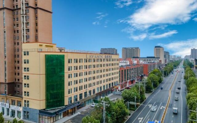 Lavande Hotel (Baoding Gaobeidian Baigou New Town Heda International Bag City)