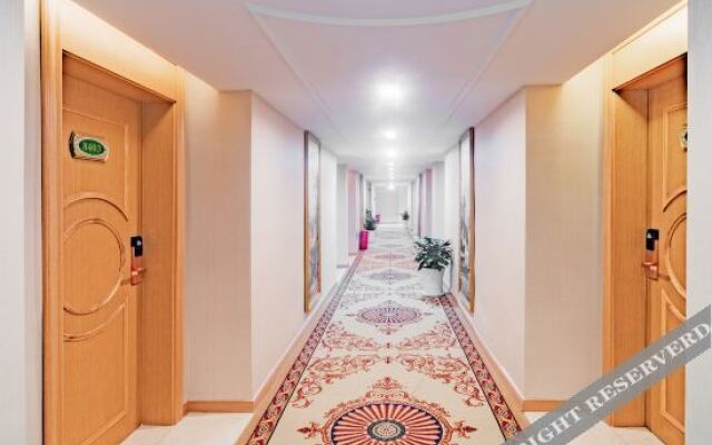 Vienna 3 Best Hotel (Yingshan Bus Station)