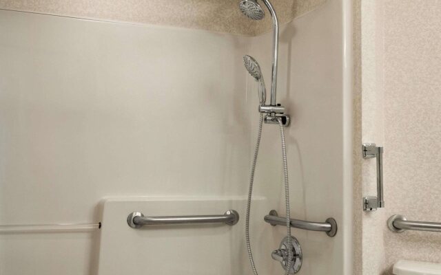 Days Inn by Wyndham Shelburne/Burlington