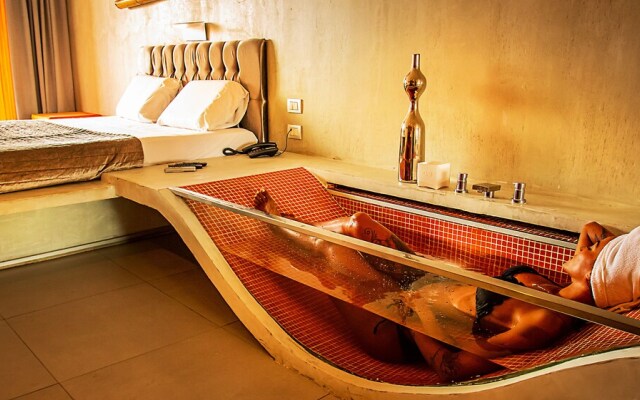 Cocoon Hotel & Lounge