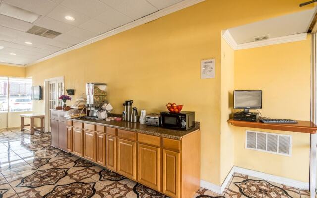 Days Inn Six Flags Mall
