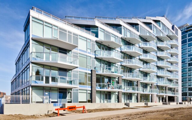 Suite Digs Waterfront