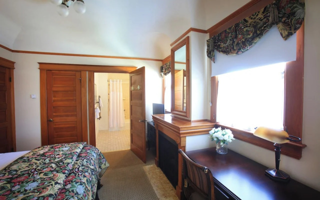 The Charles Pacific Grove - Artfully Designed Inclusive Inn