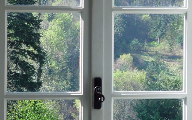 Beautiful Apartment in Saint-Prix with Swimming Pool