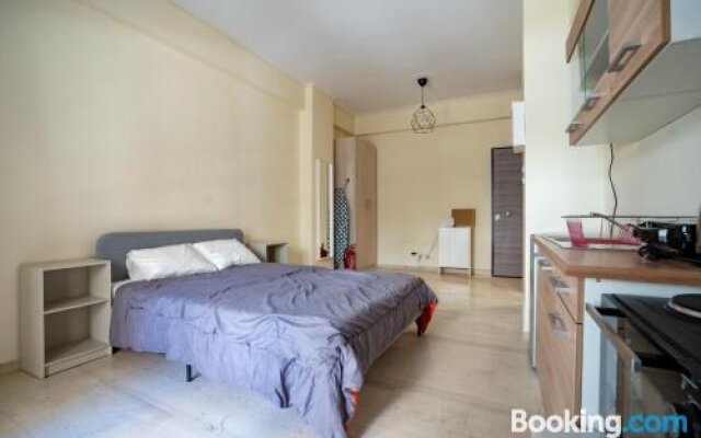 Ag. Ioannis metro station studio 1 bed 2 pers