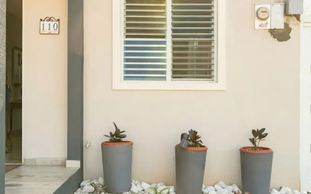 Beachside Near Airport Near Golf Course