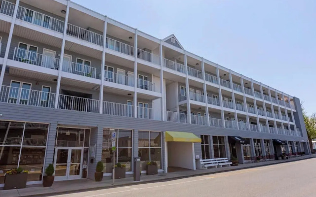 Wilmington Avenue 50 #102