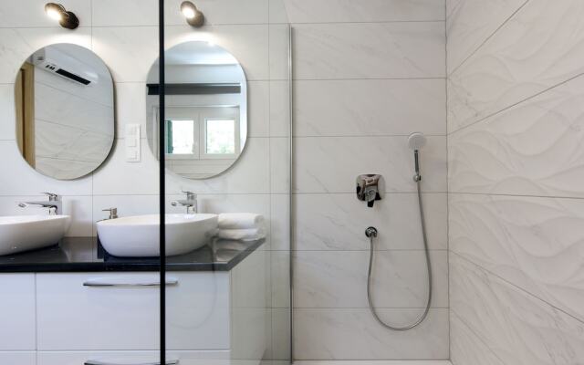 Luxury beach apartment private parking