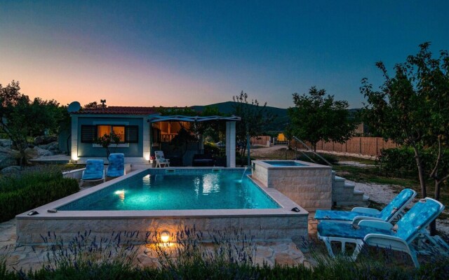 Awesome Home in Plano With Wifi and 2 Bedrooms