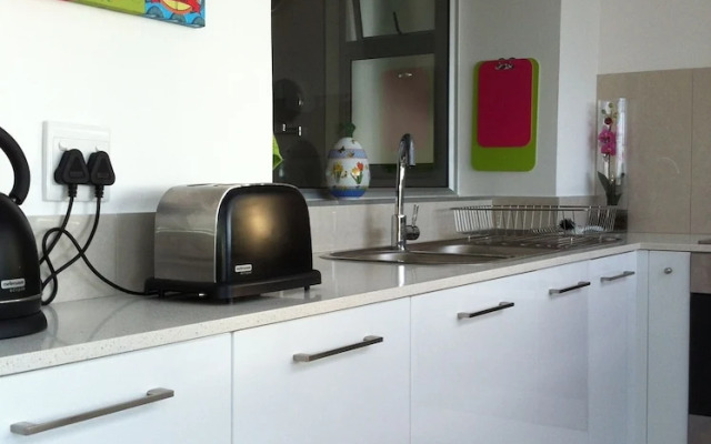 121 Ocean View Drive Studio Apartment